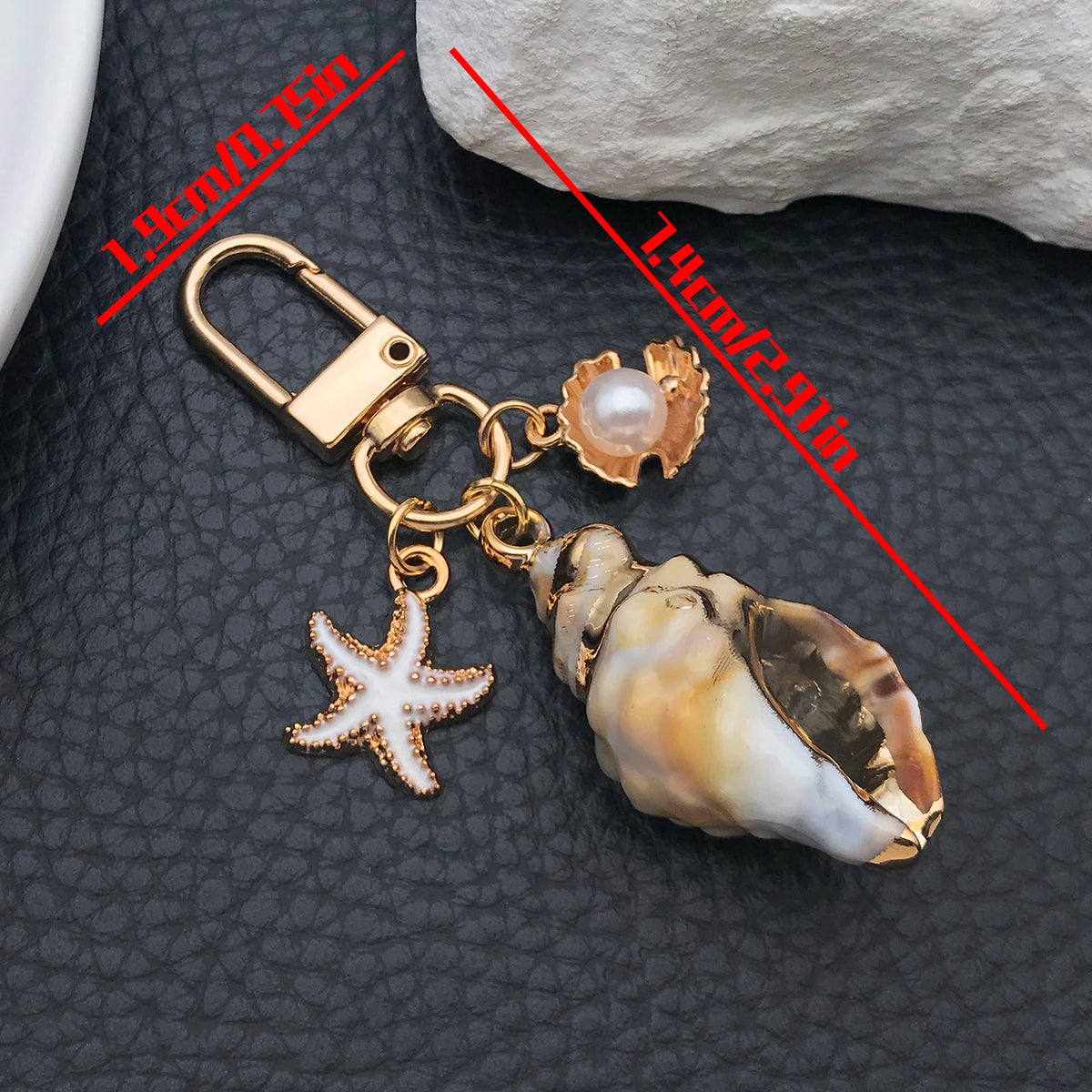Natural Seashell Keychain Pendant – Golden Beach Style Conch Shell Craft Accessory & Car Keyring.