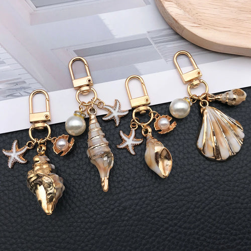 Natural Seashell Keychain Pendant – Golden Beach Style Conch Shell Craft Accessory & Car Keyring.