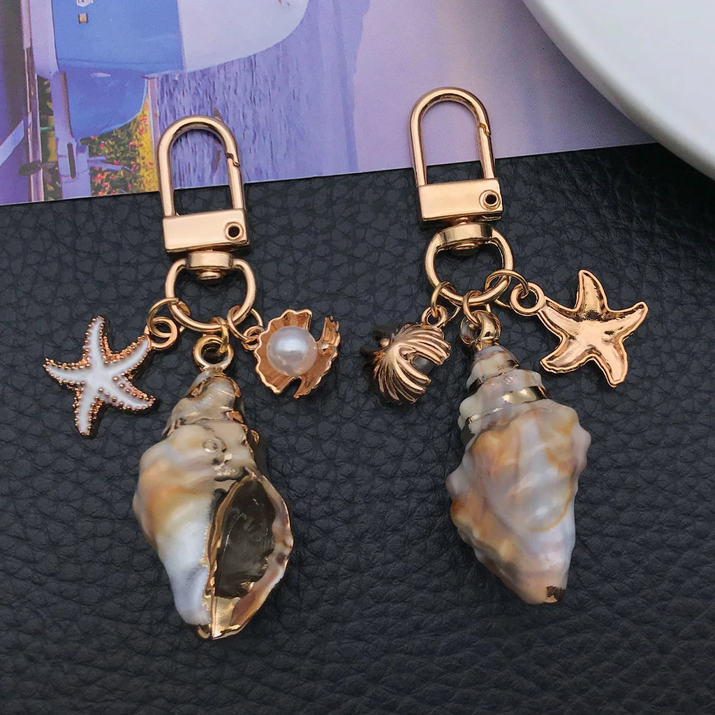 Natural Seashell Keychain Pendant – Golden Beach Style Conch Shell Craft Accessory & Car Keyring.